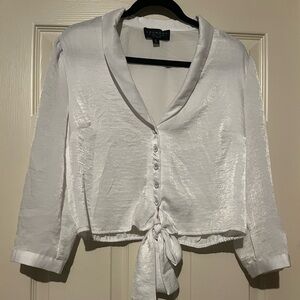 Laundry by Shelli Segal v neck white crop blouse size mediums with tie waist
